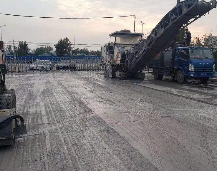 商都路天瑞，水泥道路拉毛銑刨