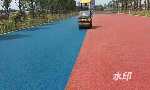 瀝青路面和水泥路面相比哪個(gè)好？