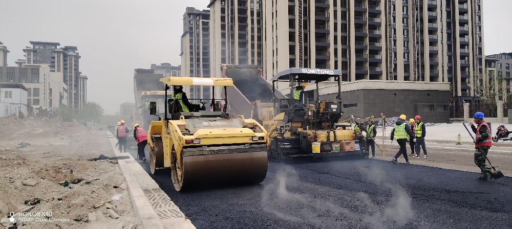 匠心筑路，攜手同行丨鄭州瀝青路面施工廠(chǎng)家，為您鋪就品質(zhì)與信任之路