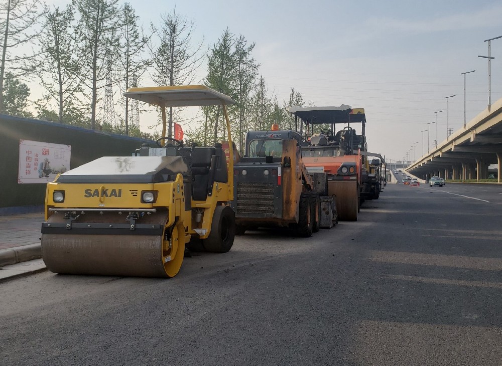 鄭州瀝青道路施工現(xiàn)場(chǎng)安全控制措施